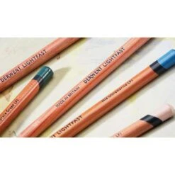 DERWENT | LIGHTFAST Wooden Gift Box — 100 Pencils -Copic Shop DERWENT7CLIGHTFASTWoodenGiftBoxE28094100pencils 4